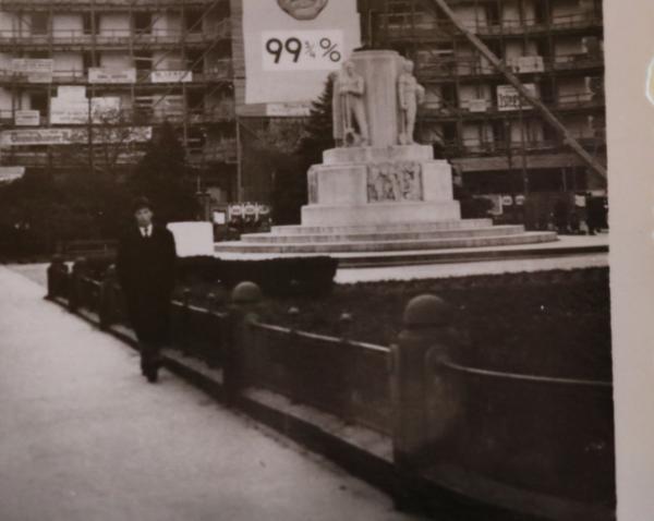 altes Foto - Wien - Dr.-Karl-Lueger-Platz - riesiges Adolf Hitler Plakat